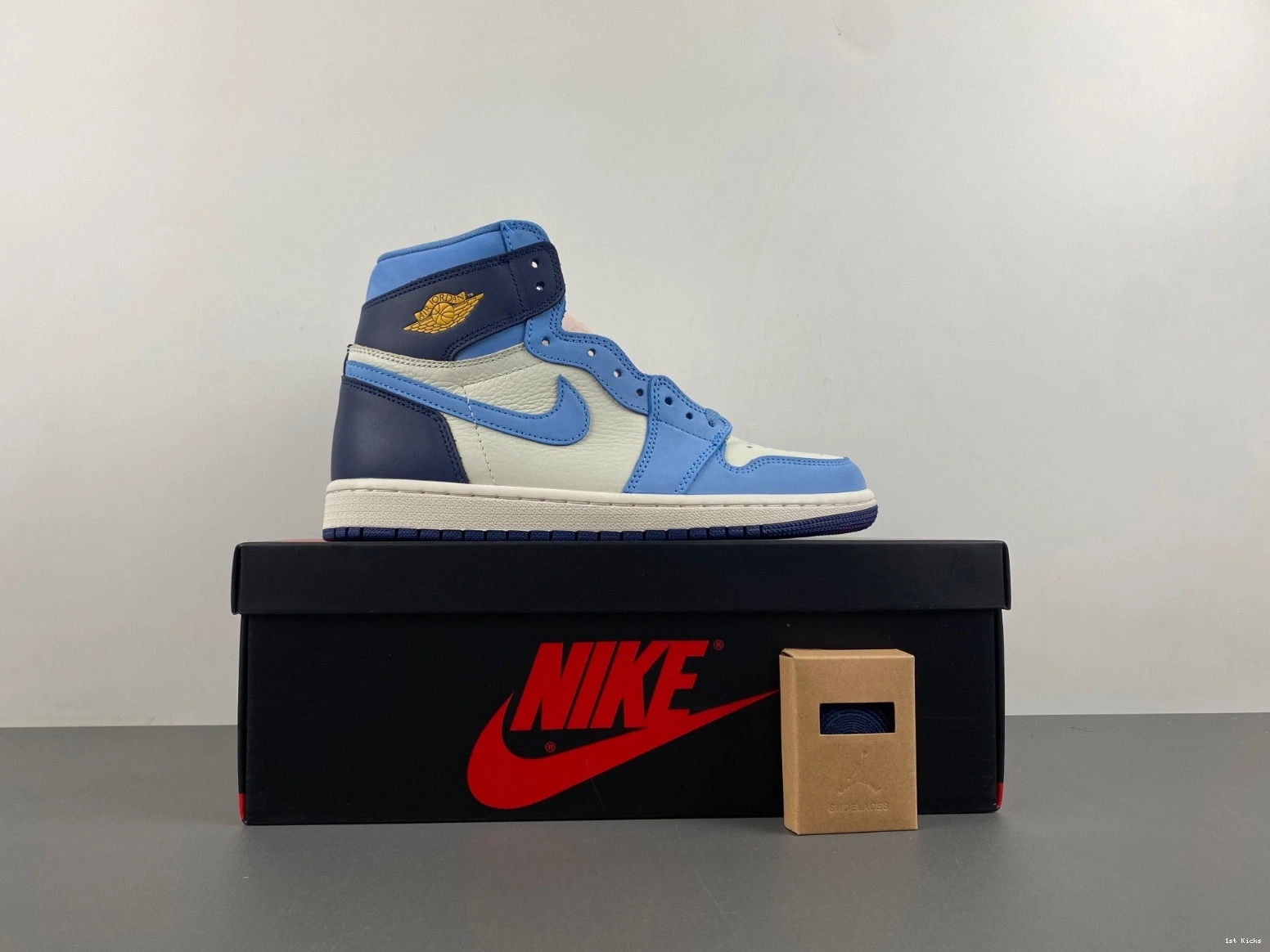 First Flight Air 1 in FD2596-400 Jordan High OG 1101